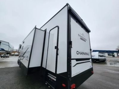 2025 Coachmen Chaparral - Photo 8