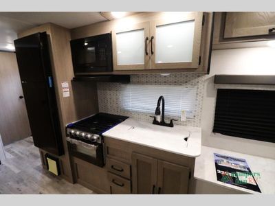 2025 Gulf Stream RV Friendship - Photo 17