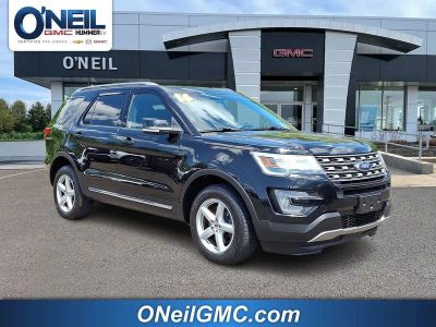 2016 Ford Explorer XLT in Black — front three-quarter view