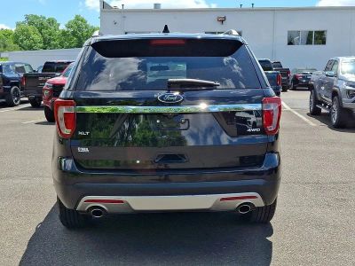 2016 Ford Explorer — detail view