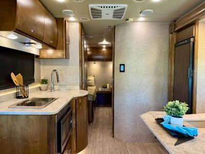 2018 Tiffin Motorhomes Wayfarer - Photo 12