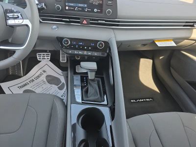 2026 Hyundai Elantra — photo 13 view
