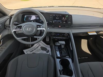 2026 Hyundai Elantra — photo 12 view
