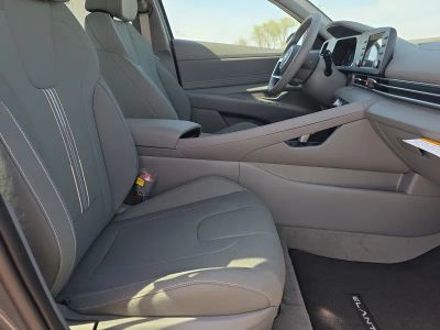 2026 Hyundai Elantra — photo 15 view