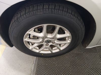 2024 Chrysler Pacifica — photo 10 view
