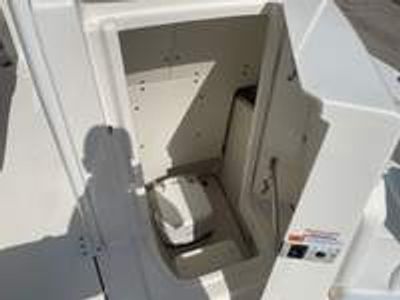 2025 Robalo 246 Cayman - Photo 31