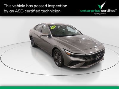 2024 Hyundai Elantra SEL IVT — front three-quarter view