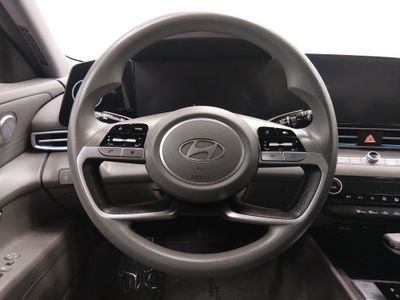 2024 Hyundai Elantra — photo 12 view