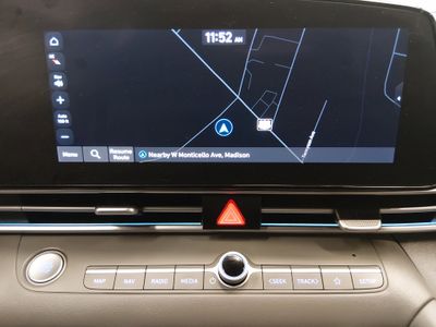 2024 Hyundai Elantra — photo 17 view