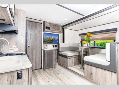 2022 Gulf Stream RV Envision — front three-quarter view