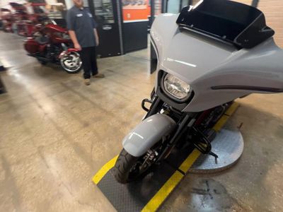 2025 Harley-Davidson FLHX - Street Glide — photo 9 view