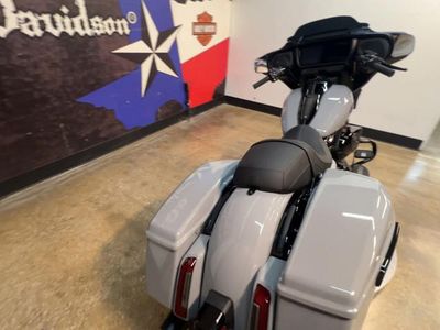 2025 Harley-Davidson FLHX - Street Glide — detail view