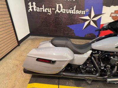 2025 Harley-Davidson FLHX - Street Glide — photo 10 view