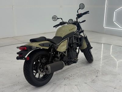 2025 Kawasaki Eliminator — engine compartment view