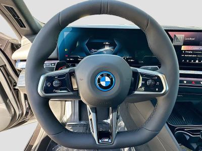 2026 BMW i5 — photo 8 view