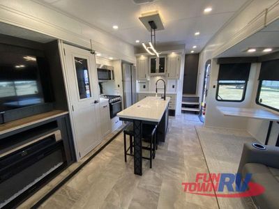 2025 Coachmen RV Chaparral - Photo 32