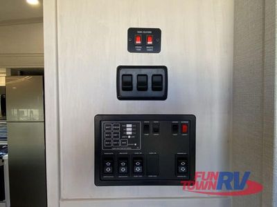 2025 Coachmen RV Chaparral - Photo 40