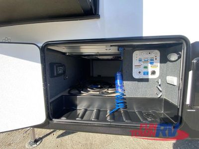 2025 Coachmen RV Chaparral - Photo 6