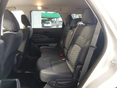 2025 Nissan Pathfinder - Photo 16