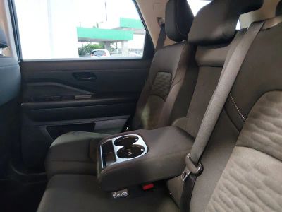2025 Nissan Pathfinder - Photo 18
