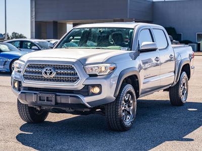 2017 Toyota Tacoma - Photo 2