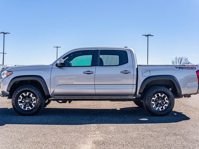 2017 Toyota Tacoma - Photo 3