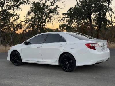 2014 Toyota Camry — photo 8 view