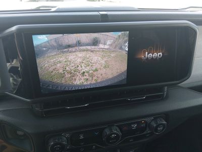 2025 Jeep Wrangler - Photo 17