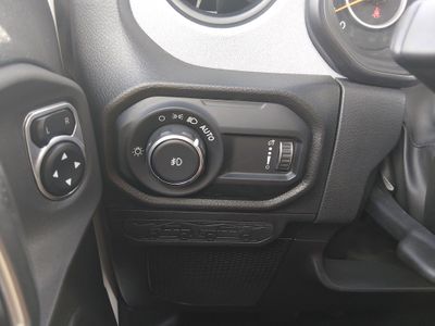 2025 Jeep Wrangler - Photo 13