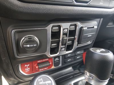 2025 Jeep Wrangler - Photo 20