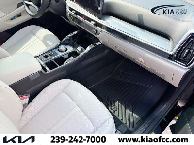 2026 Kia Sorento Hybrid — photo 14 view