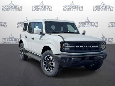 2026 Ford Bronco Outer Banks in White — front three-quarter view