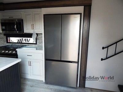 2025 Keystone Montana - Photo 10
