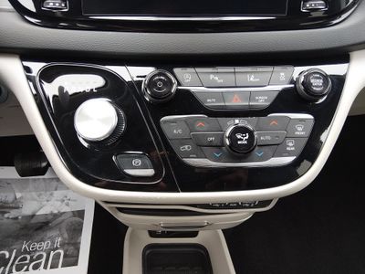 2024 Chrysler Pacifica — photo 18 view