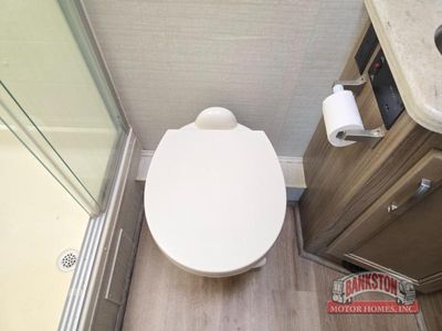 2018 Precept 33U — photo 38 view