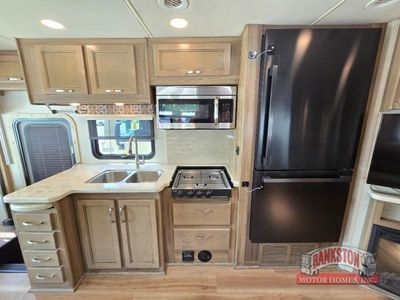 2018 Precept 33U — photo 17 view