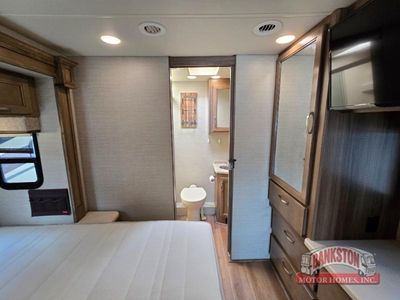 2018 Precept 33U — photo 35 view
