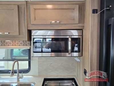 2018 Precept 33U — photo 20 view