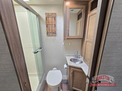 2018 Precept 33U — photo 36 view