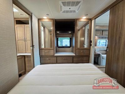 2018 Precept 33U — photo 33 view