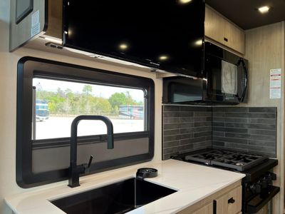 2026 Grand Design LINEAGE SERIES F - Photo 8