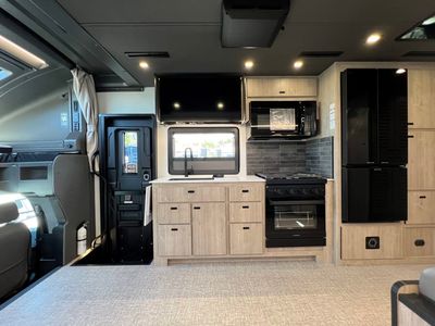 2026 Grand Design LINEAGE SERIES F - Photo 7