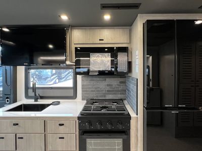 2026 Grand Design LINEAGE SERIES F - Photo 10