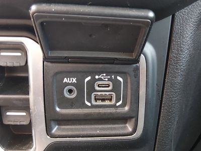 2024 Jeep Wrangler — photo 18 view