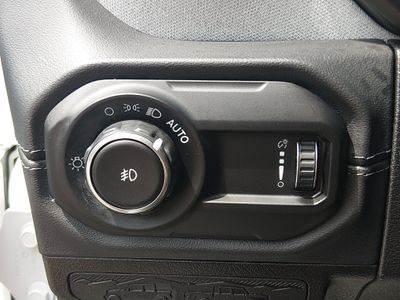 2024 Jeep Wrangler — photo 13 view