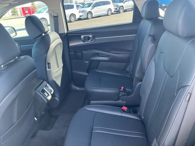 2026 Kia Sorento Hybrid — photo 17 view