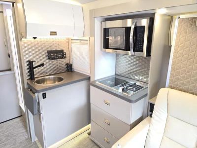 2025 Winnebago VIEW - Photo 6