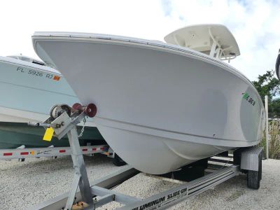 2019 Sailfish 241 CC — rear three-quarter view