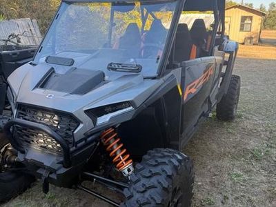 2024 Polaris RZR XP 4 1000 PREMIUM - M TITANIUM, O BLACK Premium — side profile view
