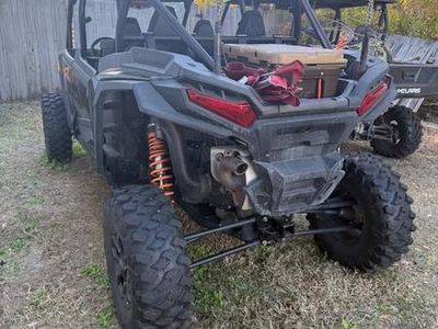 2024 Polaris RZR XP 4 1000 PREMIUM - M TITANIUM, O BLACK Premium — rear three-quarter view